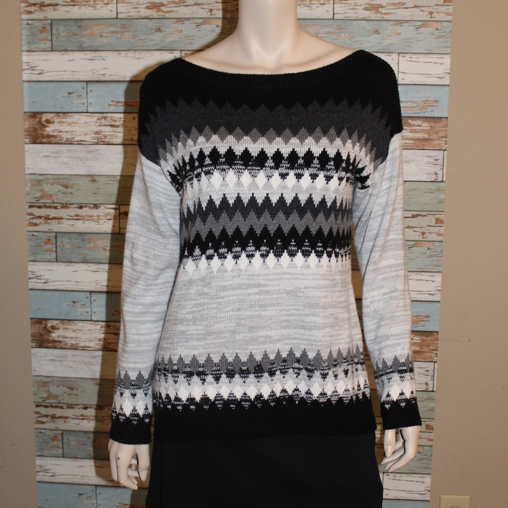 New York & Company Sweater Diamond Print Small